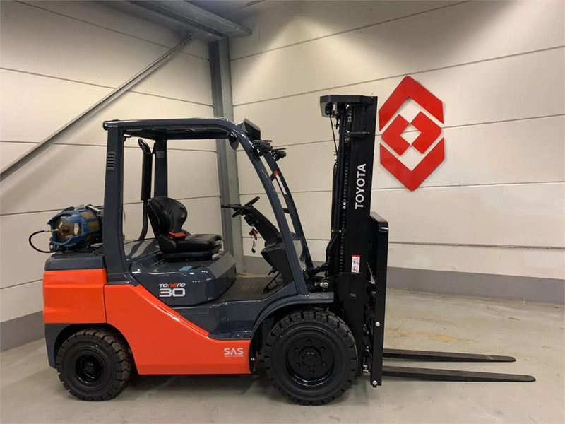 Toyota 02-8FGF30 - Forklift LPG: gambar 1 Toyota 02-8FGF30 - Forklift LPG: gambar 1