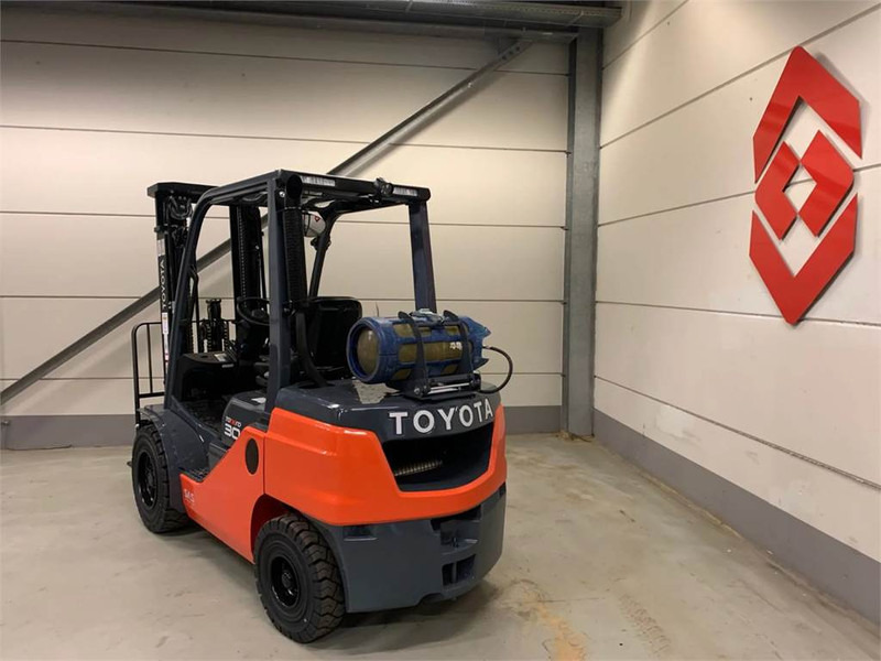 Toyota 02-8FGF30 - Forklift LPG: gambar 4 Toyota 02-8FGF30 - Forklift LPG: gambar 4