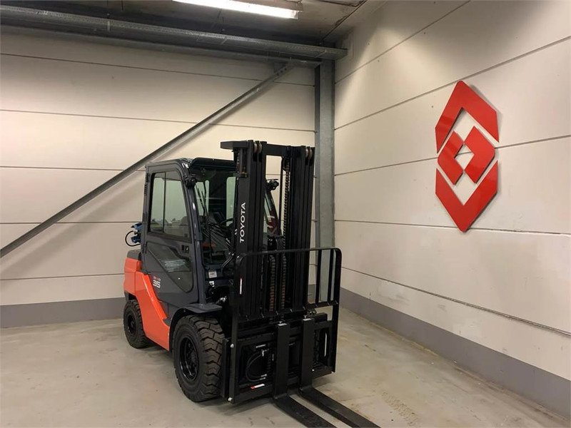 Toyota 02-8FGJF35 - Forklift LPG: gambar 3 Toyota 02-8FGJF35 - Forklift LPG: gambar 3