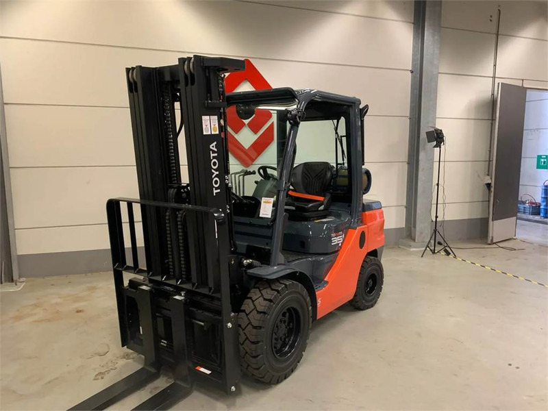 Toyota 02-8FGJF35 - Forklift LPG: gambar 4 Toyota 02-8FGJF35 - Forklift LPG: gambar 4