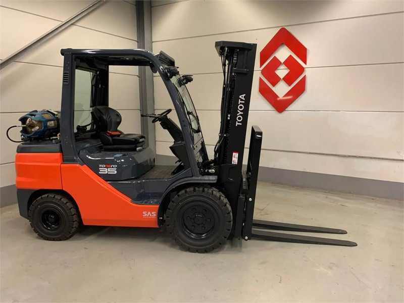 Toyota 02-8FGJF35 - Forklift LPG: gambar 1 Toyota 02-8FGJF35 - Forklift LPG: gambar 1