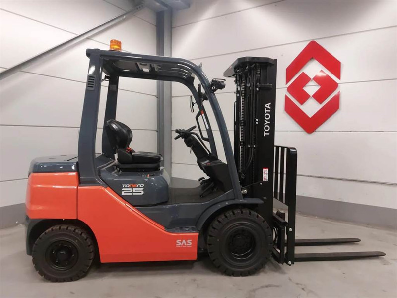 Toyota 52-8FDF25 - Forklift diesel: gambar 1 Toyota 52-8FDF25 - Forklift diesel: gambar 1