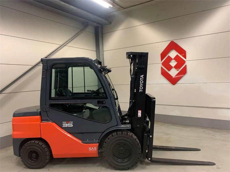 Toyota 52-8FDJF35 - Forklift diesel: gambar 1 Toyota 52-8FDJF35 - Forklift diesel: gambar 1