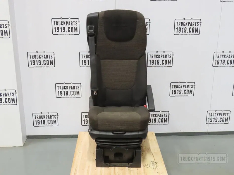 DAF 1844384 Bijrijdersstoel XF 106 - Tempat duduk untuk Truk: gambar 1 DAF 1844384 Bijrijdersstoel XF 106 - Tempat duduk untuk Truk: gambar 1