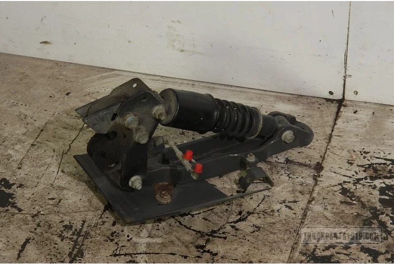 Renault Body & Chassis Parts Cabine vergrendeling RH RENAUL - Suspensi kabin untuk Truk: gambar 1 Renault Body & Chassis Parts Cabine vergrendeling RH RENAUL - Suspensi kabin untuk Truk: gambar 1