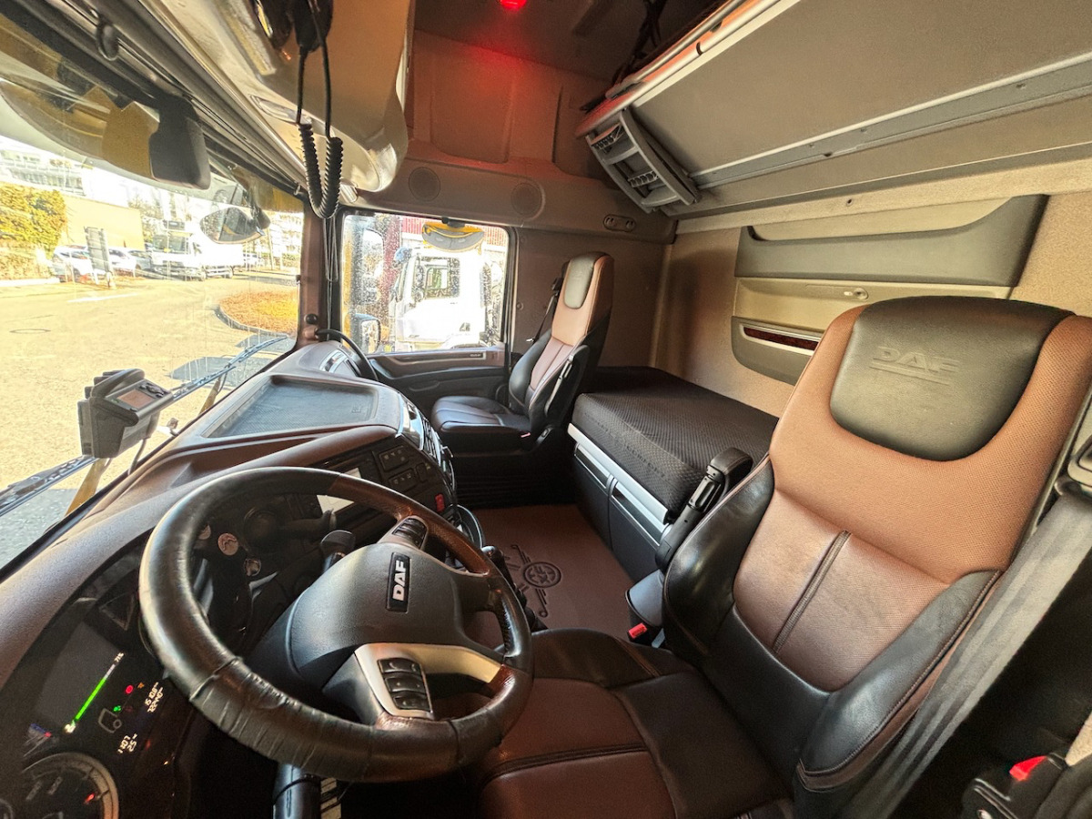 DAF FAN XF 530 LD Jumbo - Truk dengan terpal samping: gambar 4 DAF FAN XF 530 LD Jumbo - Truk dengan terpal samping: gambar 4