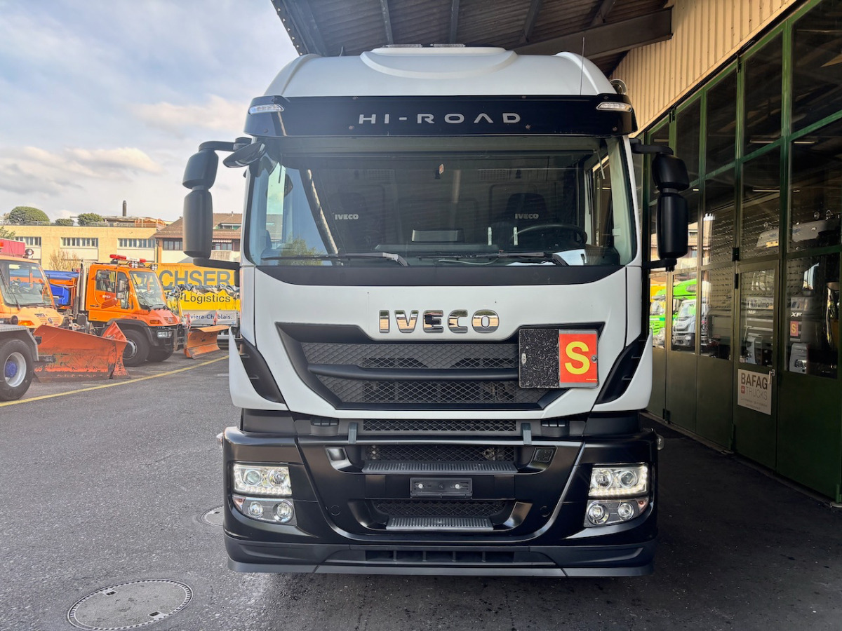 IVECO 190S40 Stralis - Truk dengan terpal samping: gambar 3 IVECO 190S40 Stralis - Truk dengan terpal samping: gambar 3