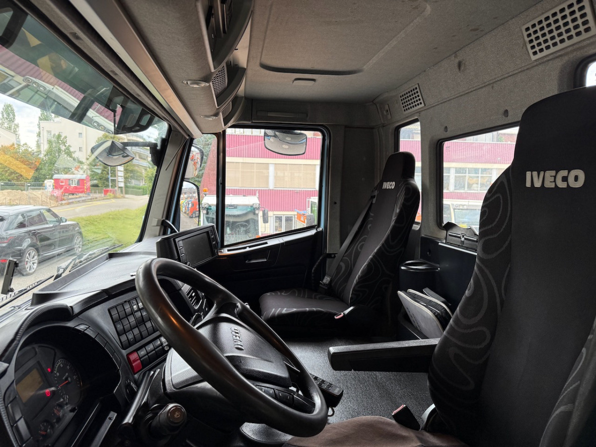 IVECO 340T45 Trakker 8x4 - Hook lift: gambar 4 IVECO 340T45 Trakker 8x4 - Hook lift: gambar 4