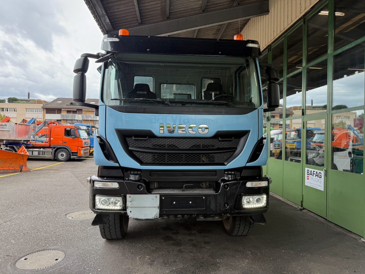 IVECO 340T45 Trakker 8x4 - Hook lift: gambar 3 IVECO 340T45 Trakker 8x4 - Hook lift: gambar 3