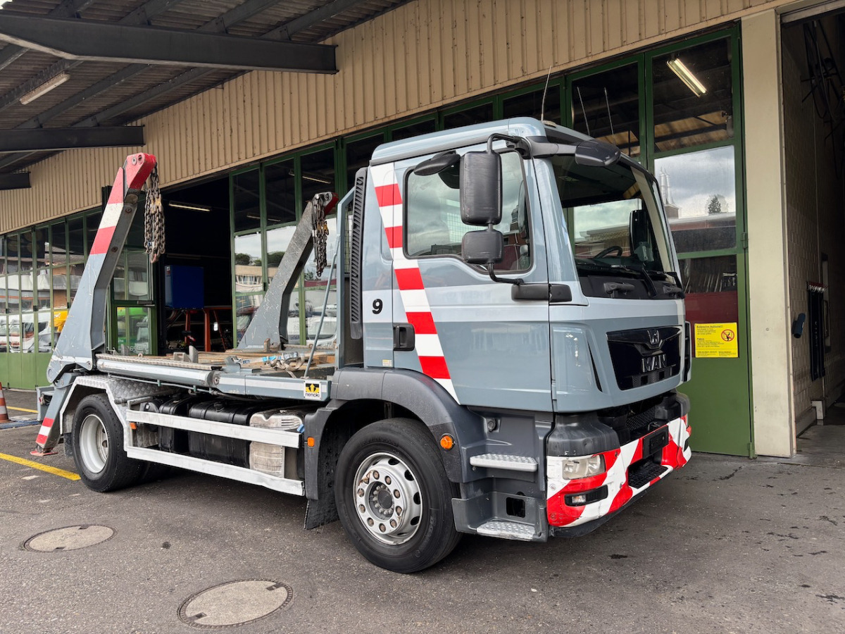 Truk skip loader MAN TGM 18.340: gambar 1