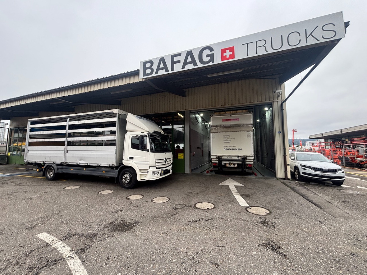 MERCEDES Atego 1530 - Truk flatbed: gambar 2 MERCEDES Atego 1530 - Truk flatbed: gambar 2