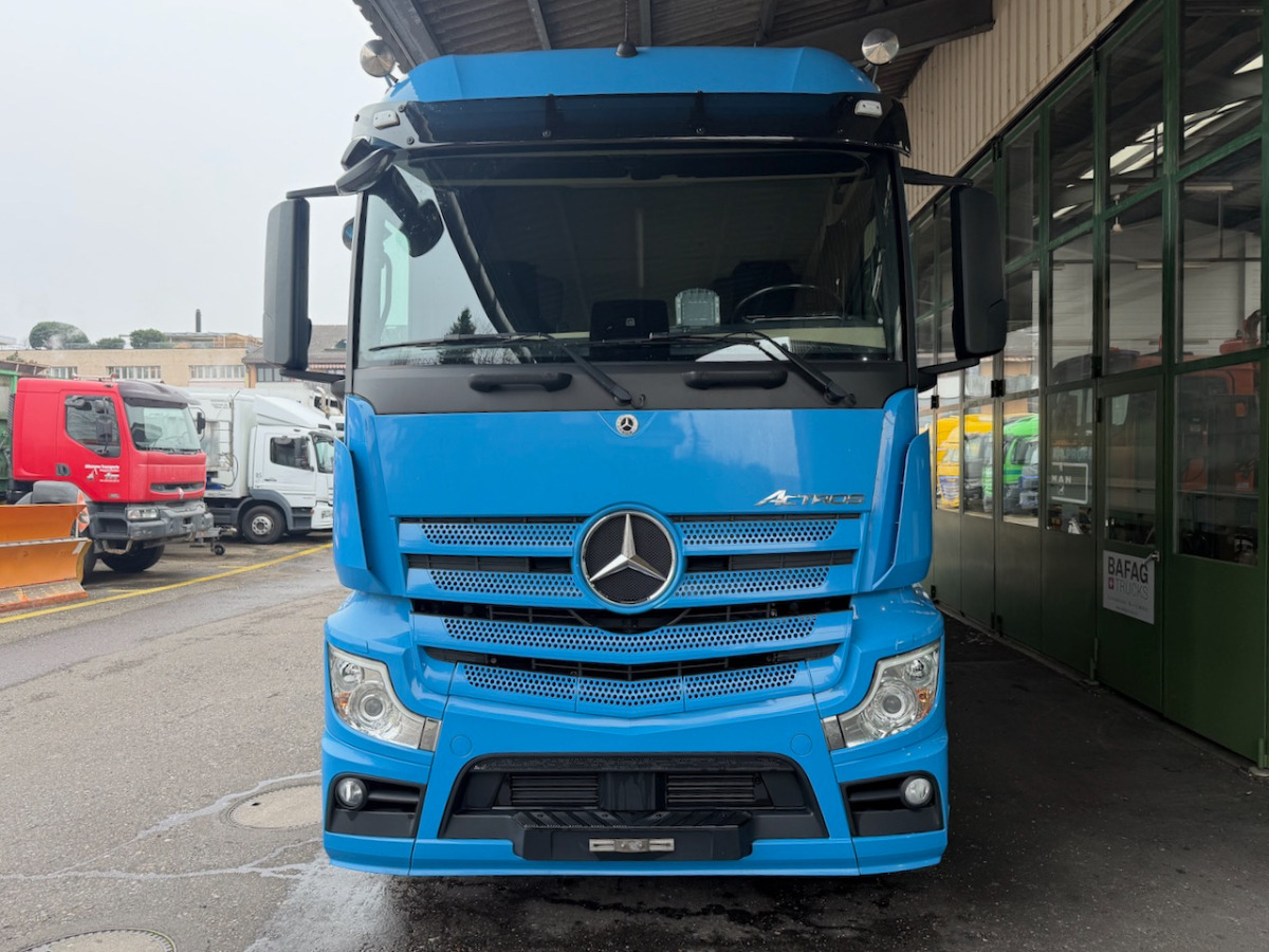 MERCEDES Mercedes Actros 1833L - Truk dengan terpal samping: gambar 3 MERCEDES Mercedes Actros 1833L - Truk dengan terpal samping: gambar 3