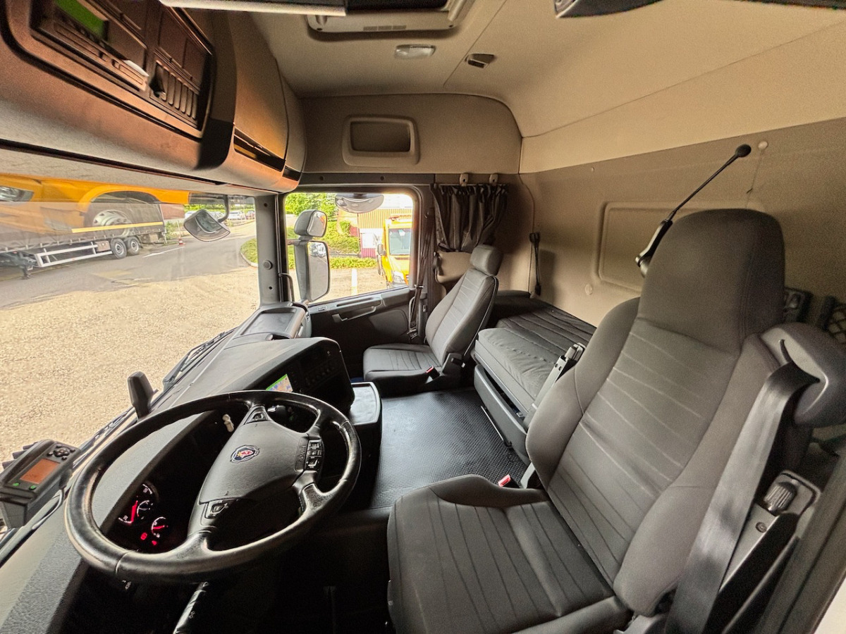 SCANIA G410 - Truk dengan terpal samping: gambar 4 SCANIA G410 - Truk dengan terpal samping: gambar 4