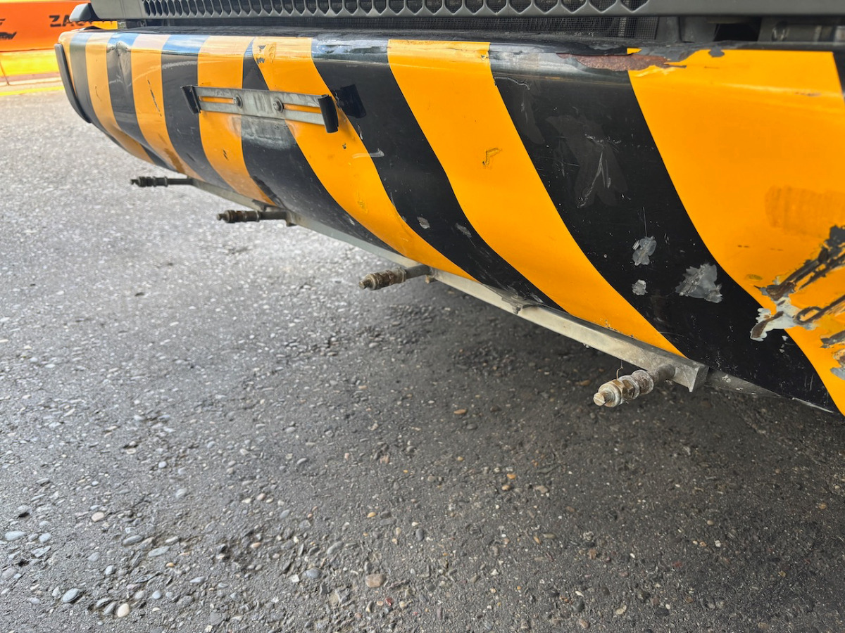 SCANIA P114 GB - Penyapu jalan: gambar 4 SCANIA P114 GB - Penyapu jalan: gambar 4