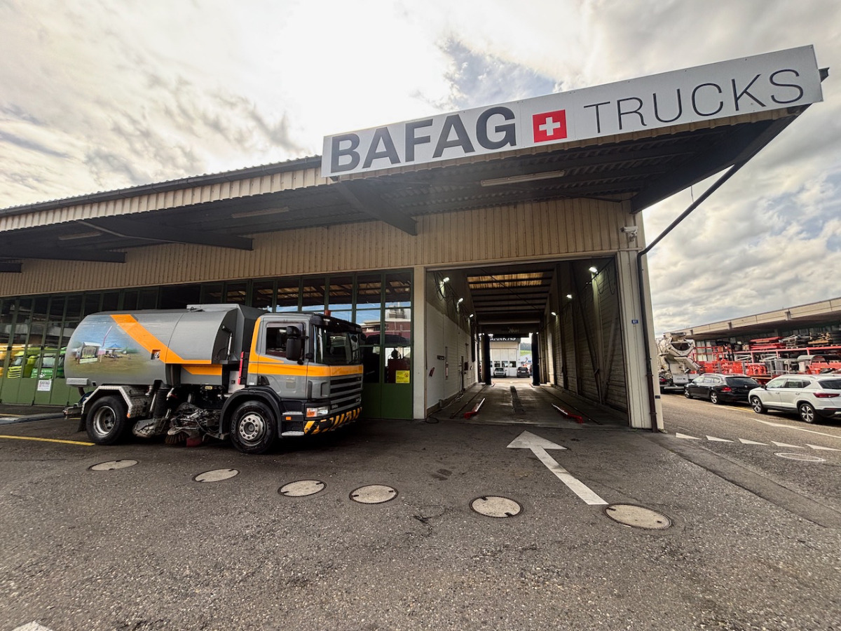 SCANIA P114 GB - Penyapu jalan: gambar 2 SCANIA P114 GB - Penyapu jalan: gambar 2