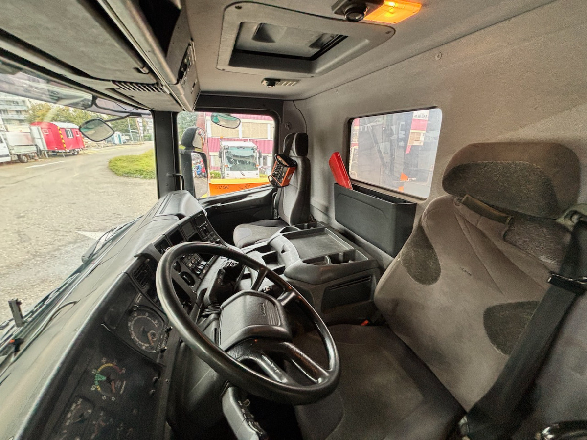 SCANIA P124CB8x4 - Truk pengaduk beton: gambar 4 SCANIA P124CB8x4 - Truk pengaduk beton: gambar 4