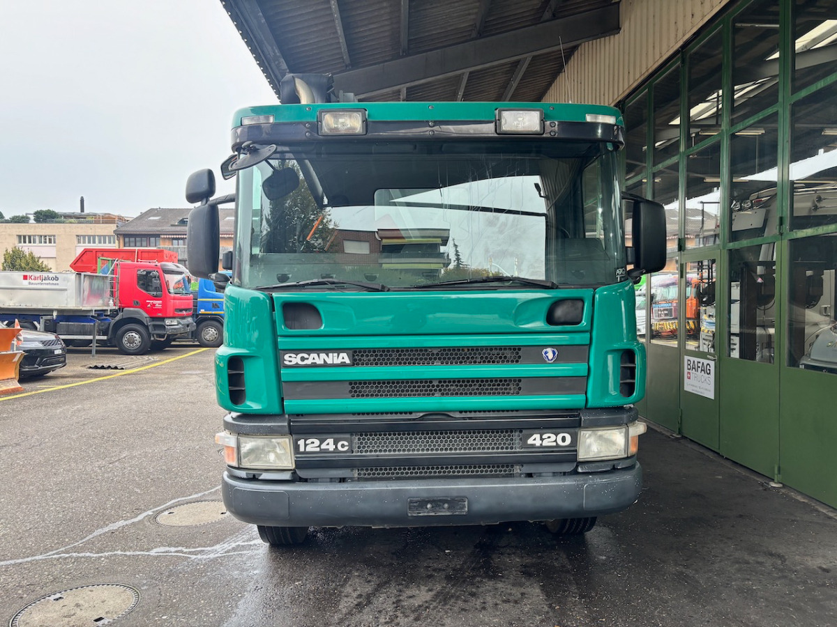 SCANIA P124CB8x4 - Truk pengaduk beton: gambar 3 SCANIA P124CB8x4 - Truk pengaduk beton: gambar 3