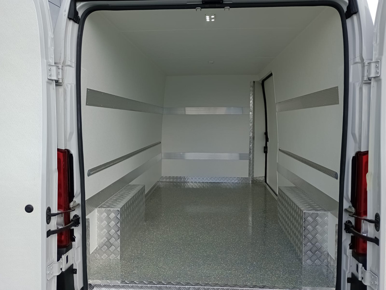 Fiat Ducato 140 L3H2 Kühlkasten - Van berpendingin: gambar 1 Fiat Ducato 140 L3H2 Kühlkasten - Van berpendingin: gambar 1