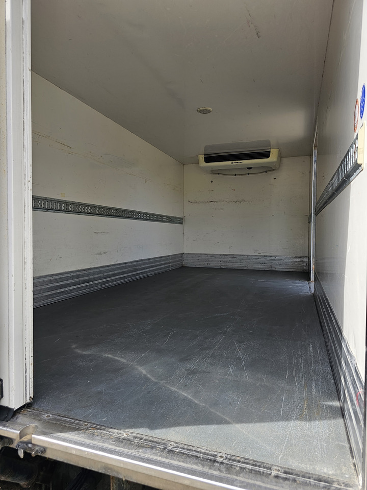 IVECO EUROCARGO 75-190 LBW Palfinger - Truk berpendingin: gambar 3 IVECO EUROCARGO 75-190 LBW Palfinger - Truk berpendingin: gambar 3