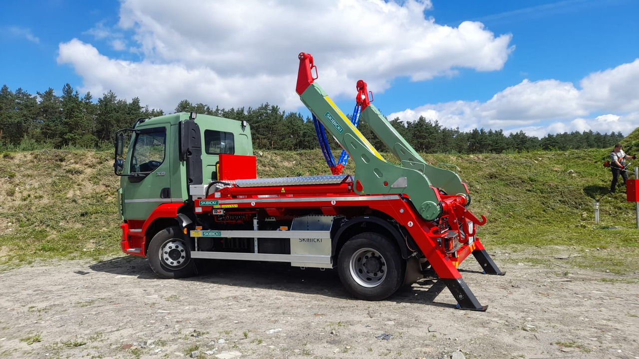 IVECO EUROCARGO ML 180E28/P - Truk skip loader: gambar 1 IVECO EUROCARGO ML 180E28/P - Truk skip loader: gambar 1