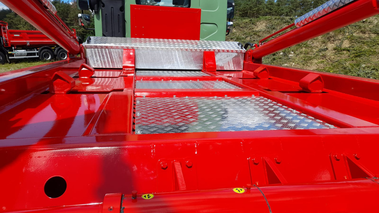 IVECO EUROCARGO ML 180E28/P - Truk skip loader: gambar 5 IVECO EUROCARGO ML 180E28/P - Truk skip loader: gambar 5