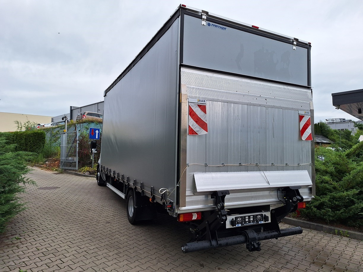 Iveco Daily 70C18 Backsleeper BÄR - Truk dengan terpal samping: gambar 2 Iveco Daily 70C18 Backsleeper BÄR - Truk dengan terpal samping: gambar 2