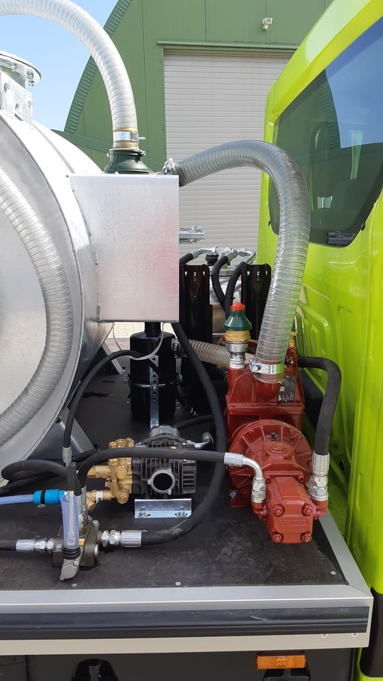 Renault Master Absaugfahrzeug - Truk vakum: gambar 3 Renault Master Absaugfahrzeug - Truk vakum: gambar 3