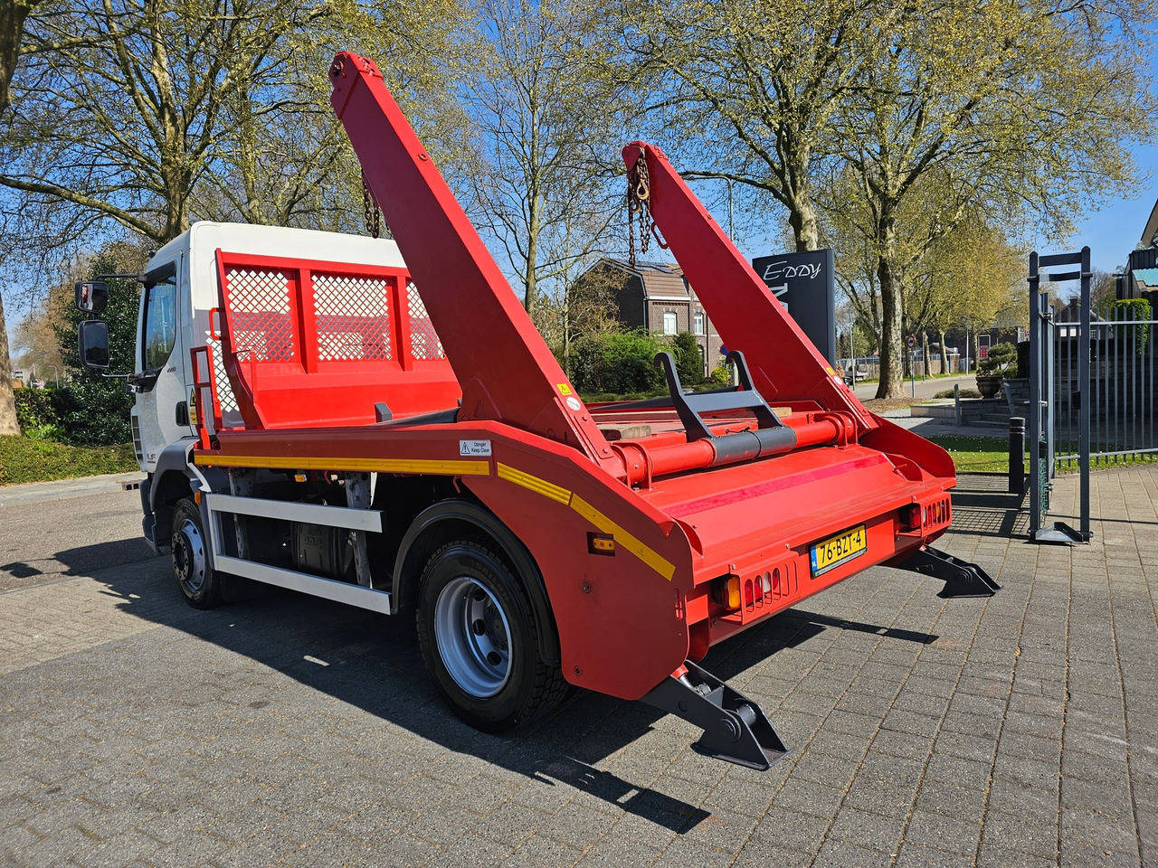 DAF LF 220 Euro 6 - Truk skip loader: gambar 4 DAF LF 220 Euro 6 - Truk skip loader: gambar 4