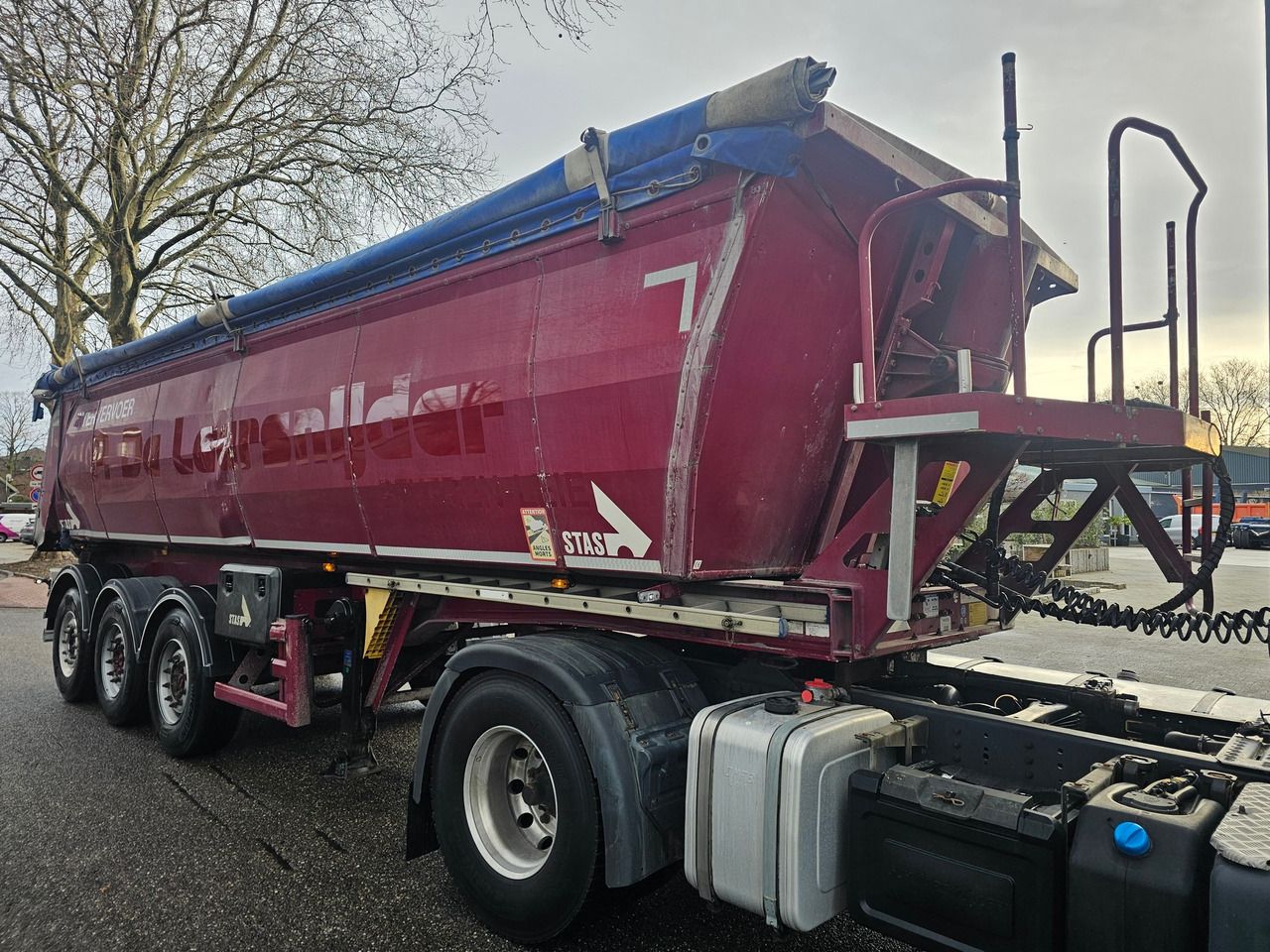 Stas S300CX Isolated Asphalt Tipper - Semi-trailer jungkit: gambar 3 Stas S300CX Isolated Asphalt Tipper - Semi-trailer jungkit: gambar 3