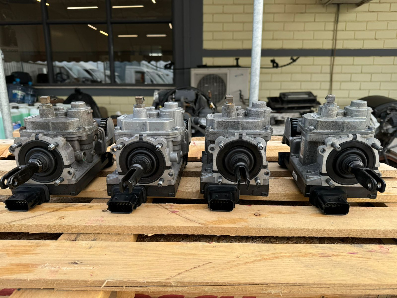 BRAKE CONTROL ELECTRONICS EPB II-CBU ATEGO - Bagian Rem untuk Truk: gambar 3 BRAKE CONTROL ELECTRONICS EPB II-CBU ATEGO - Bagian Rem untuk Truk: gambar 3