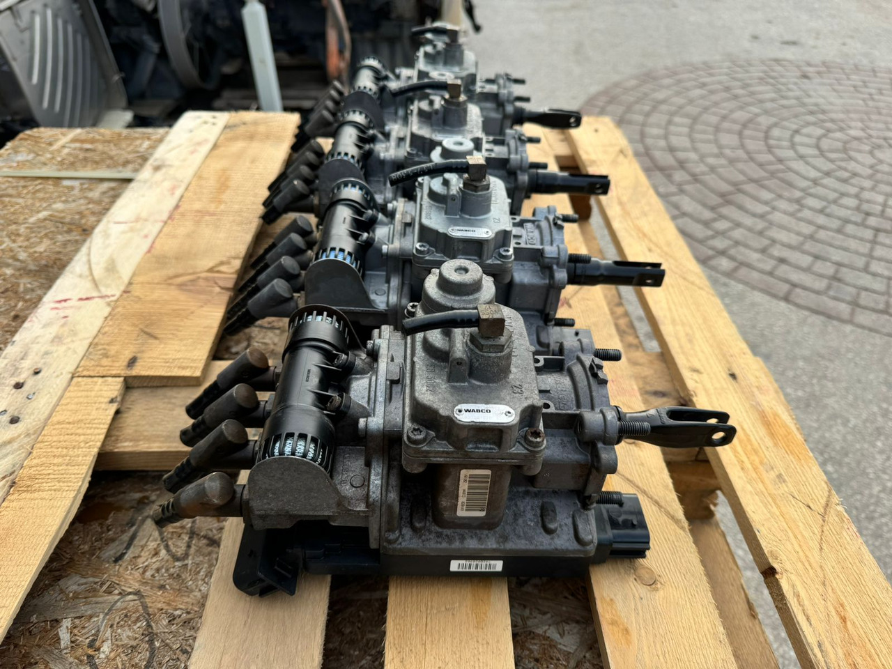 BRAKE CONTROL ELECTRONICS EPB II-CBU ATEGO - Bagian Rem untuk Truk: gambar 4 BRAKE CONTROL ELECTRONICS EPB II-CBU ATEGO - Bagian Rem untuk Truk: gambar 4