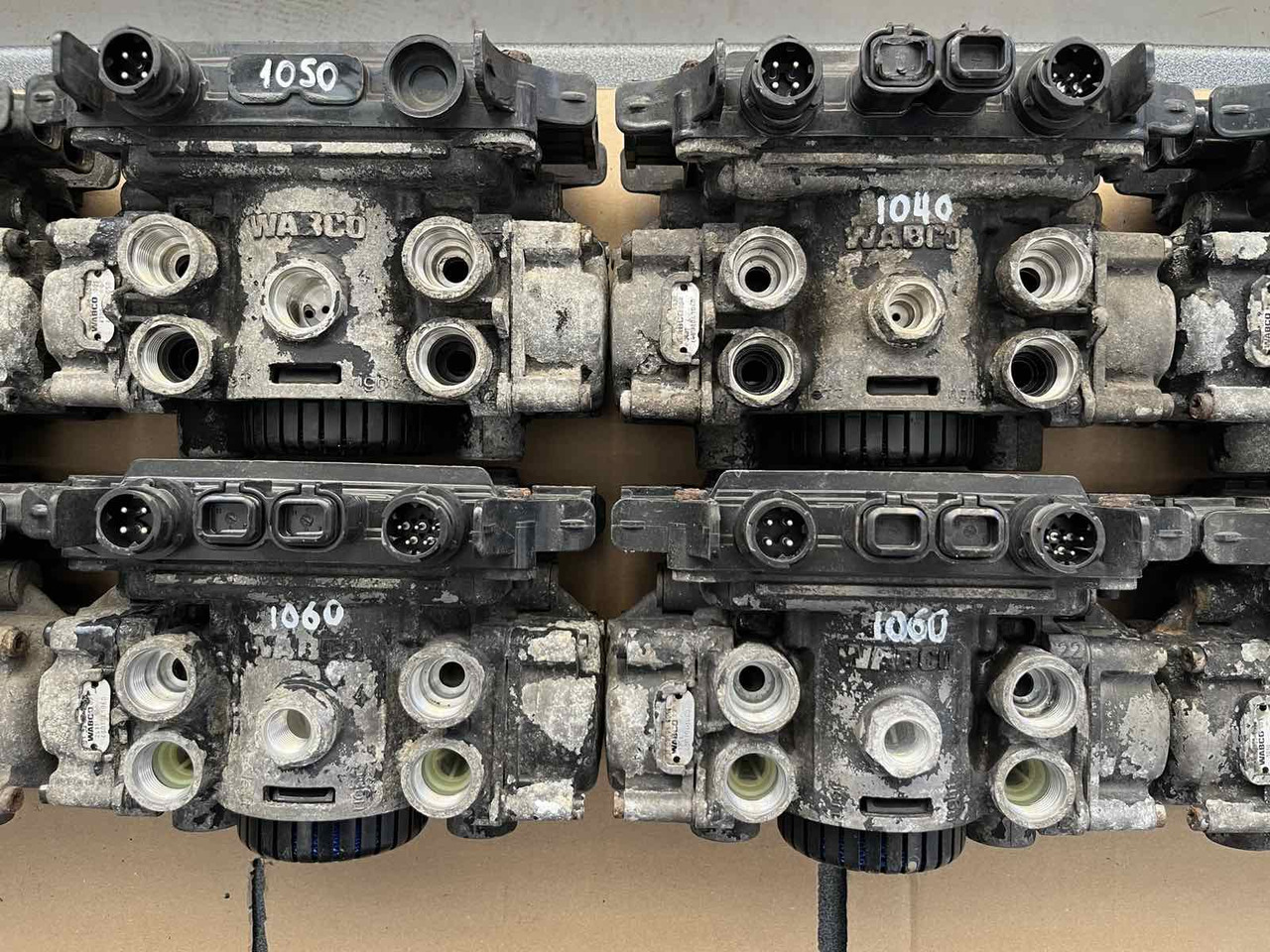 EBS AXLE MODULATOR 2 MAN TGA-TGM-TGL - Bagian Rem untuk Truk: gambar 3 EBS AXLE MODULATOR 2 MAN TGA-TGM-TGL - Bagian Rem untuk Truk: gambar 3