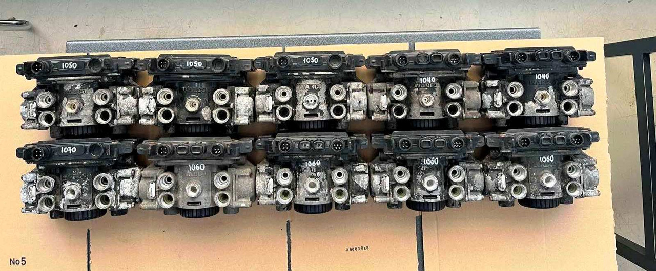 EBS AXLE MODULATOR 2 MAN TGA-TGM-TGL - Bagian Rem untuk Truk: gambar 1 EBS AXLE MODULATOR 2 MAN TGA-TGM-TGL - Bagian Rem untuk Truk: gambar 1