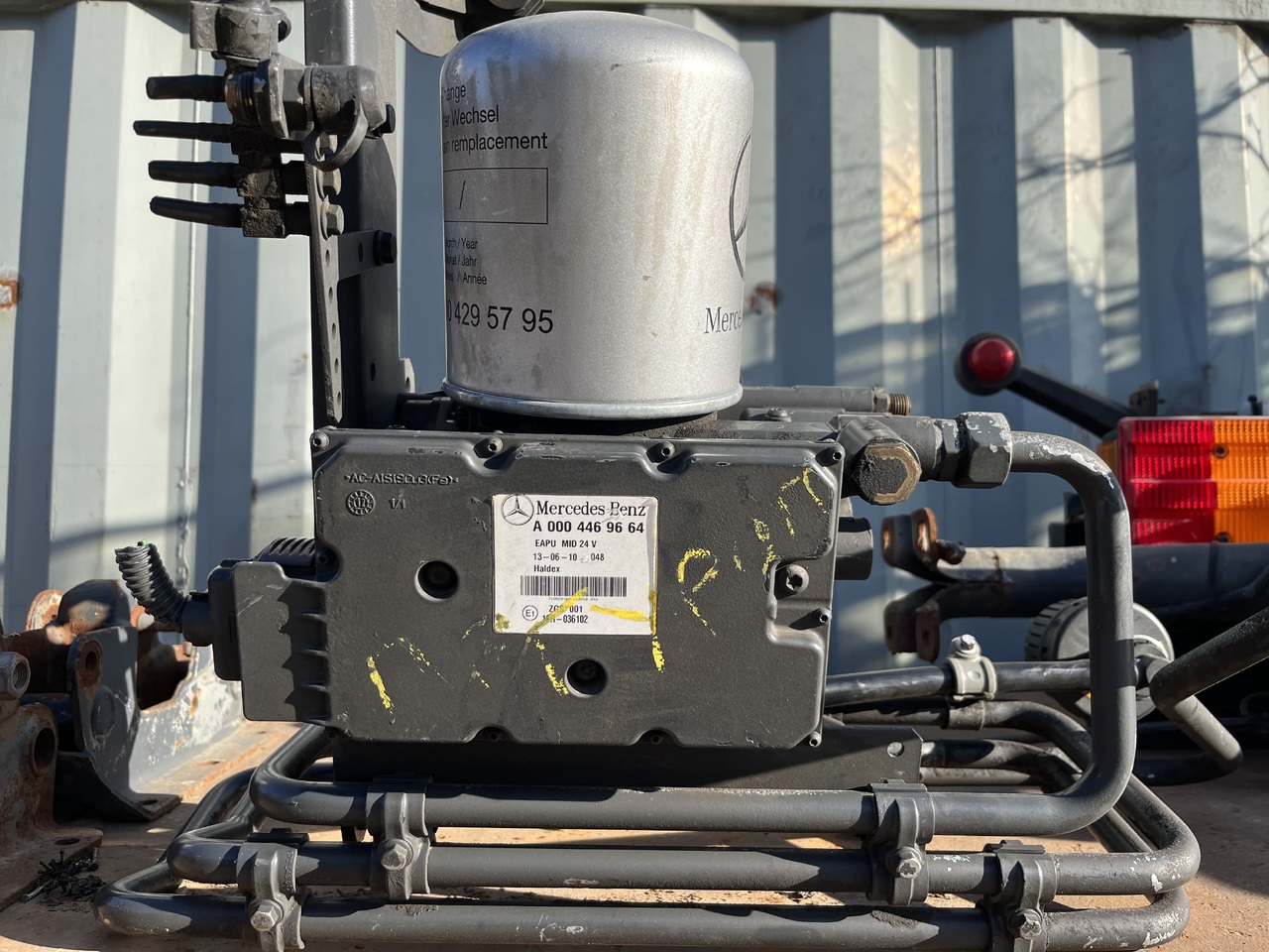 Bagian Rem untuk Truk ECTS.ELECTRONIC AIR PROCESSING UNIT, EAPU ACTROS MP4: gambar 8 Bagian Rem untuk Truk ECTS.ELECTRONIC AIR PROCESSING UNIT, EAPU ACTROS MP4: gambar 8