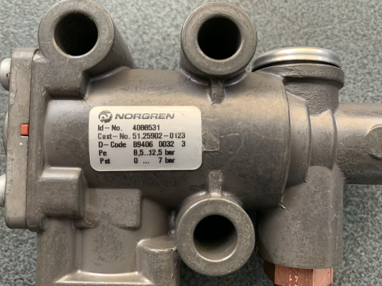 EXHAUST GAS RECIRCULATION CONTROL VALVE MAN TGA - Katup rem untuk Truk: gambar 2 EXHAUST GAS RECIRCULATION CONTROL VALVE MAN TGA - Katup rem untuk Truk: gambar 2