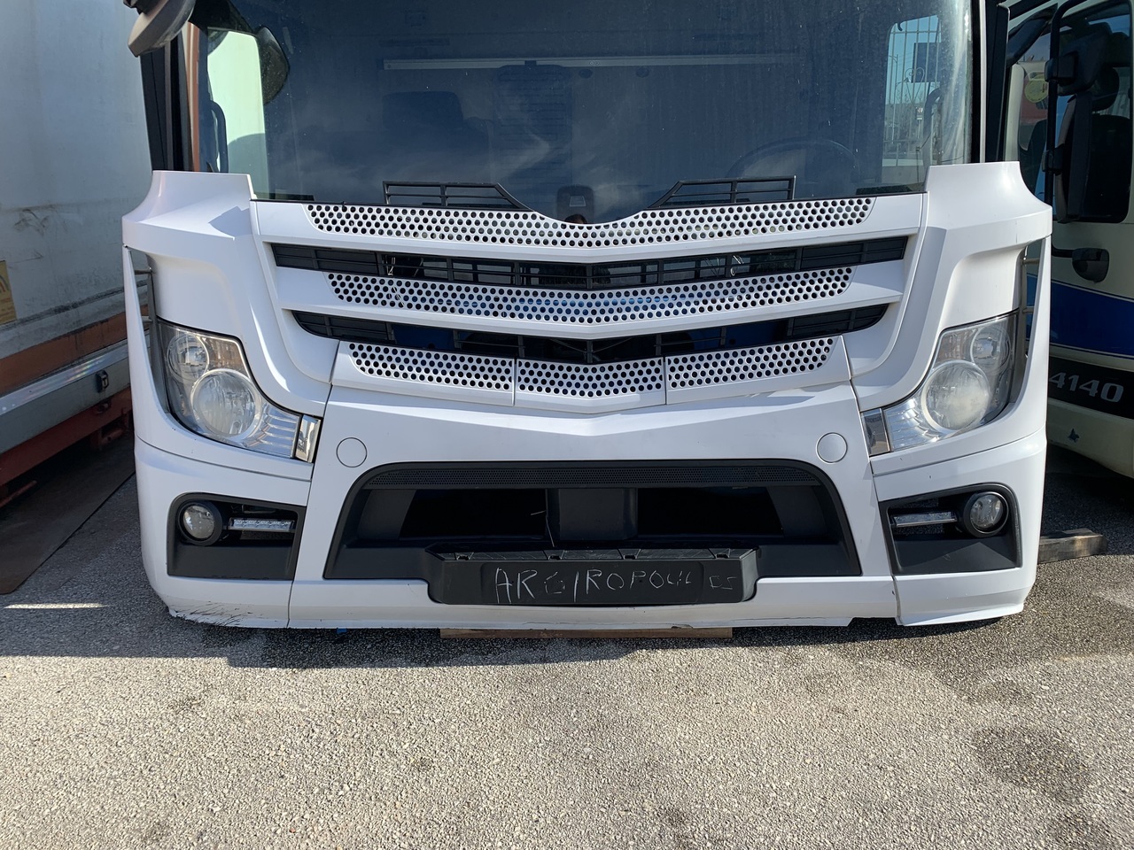 FRONT BUMPER ACTROS MP4 BIG SPACE  - Bumper untuk Truk: gambar 1 FRONT BUMPER ACTROS MP4 BIG SPACE  - Bumper untuk Truk: gambar 1