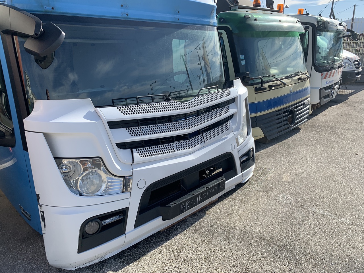 FRONT BUMPER ACTROS MP4 BIG SPACE  - Bumper untuk Truk: gambar 4 FRONT BUMPER ACTROS MP4 BIG SPACE  - Bumper untuk Truk: gambar 4