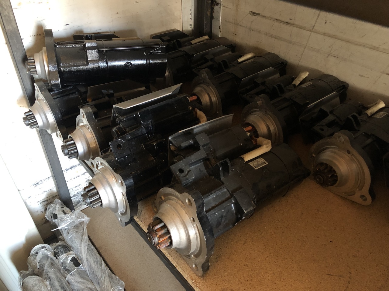 MAN STARTING MOTOR 24V MITSUBISHI - Pemula untuk Truk: gambar 4 MAN STARTING MOTOR 24V MITSUBISHI - Pemula untuk Truk: gambar 4