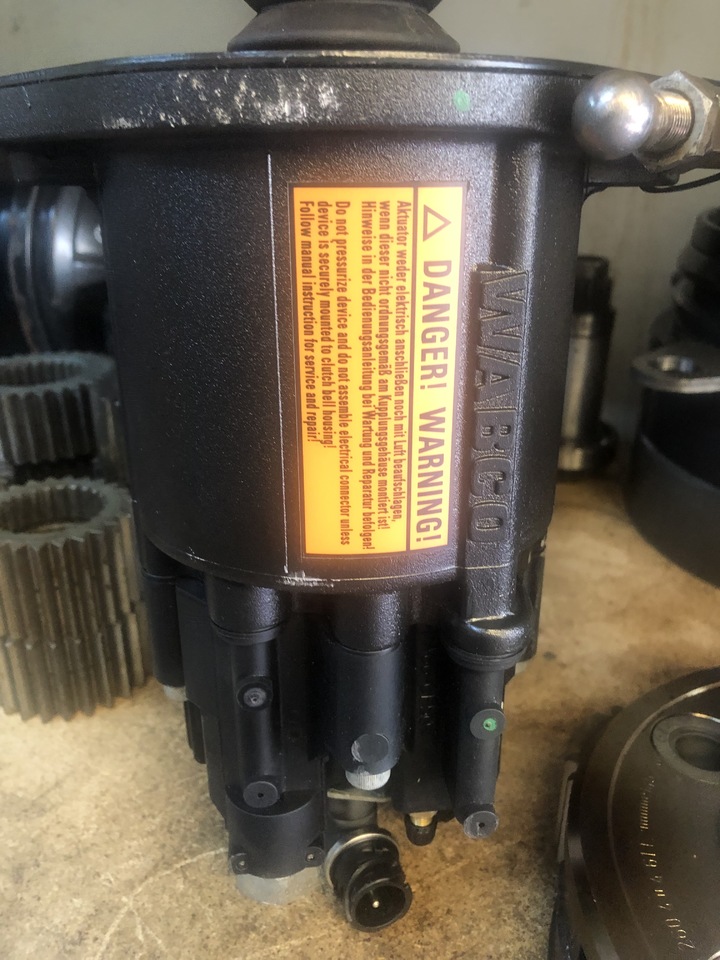 MERCEDES-BENZ ACTROS MP4 CLUTCH BOOSTER - Silinder kopling untuk Truk: gambar 2 MERCEDES-BENZ ACTROS MP4 CLUTCH BOOSTER - Silinder kopling untuk Truk: gambar 2