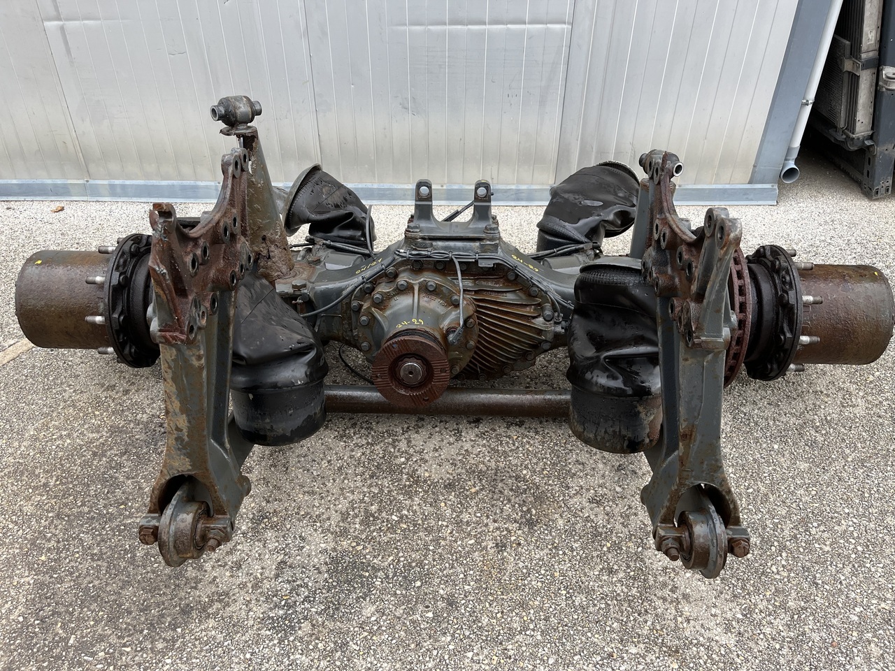 REAR AXLE WITH DIFFERENTIAL GEAR ,RATIO 29:24 - Gigi diferensial untuk Truk: gambar 1 REAR AXLE WITH DIFFERENTIAL GEAR ,RATIO 29:24 - Gigi diferensial untuk Truk: gambar 1