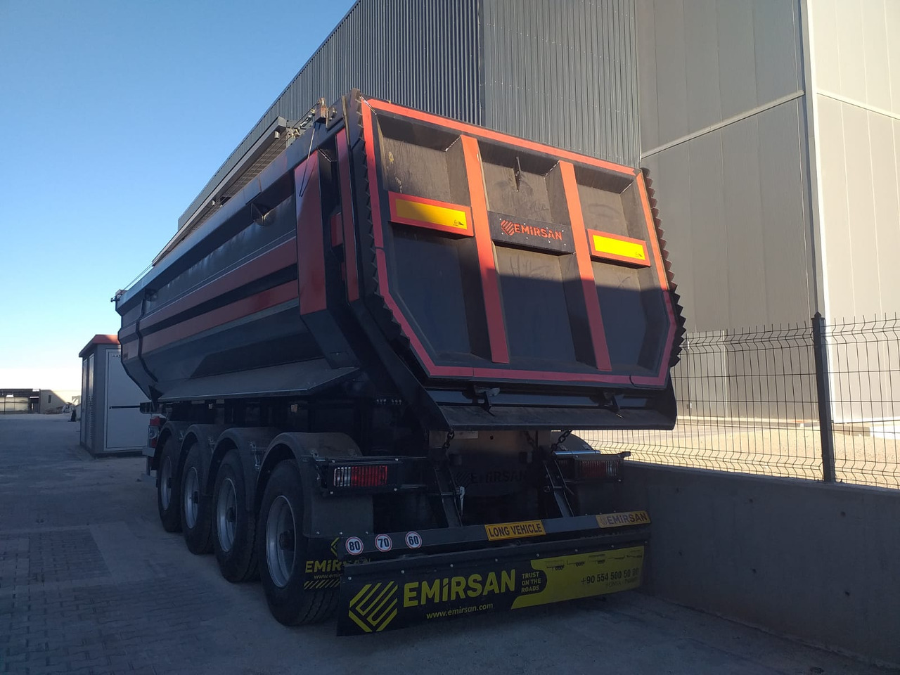Semi-trailer jungkit baru EMIRSAN SELF-STEERING, 4 AXLE U TYPE TIPPER: gambar 6 Semi-trailer jungkit baru EMIRSAN SELF-STEERING, 4 AXLE U TYPE TIPPER: gambar 6