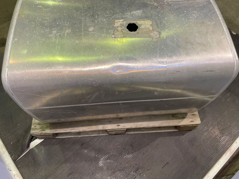 Volvo - Tangki bahan bakar: gambar 4 Volvo - Tangki bahan bakar: gambar 4
