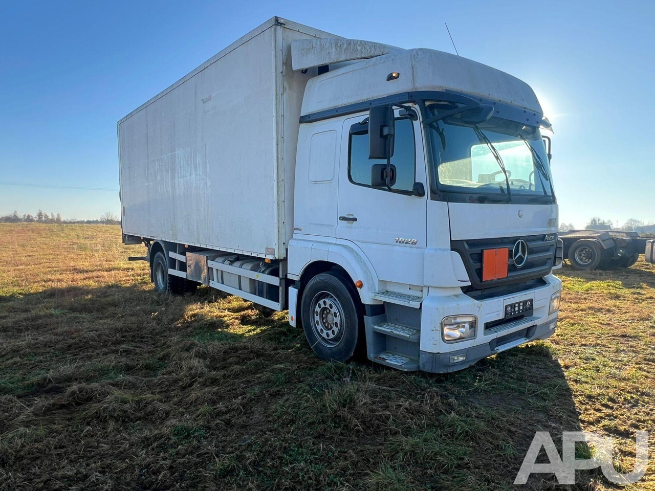 Mercedes-Benz Axor 1829 - Truk box: gambar 3 Mercedes-Benz Axor 1829 - Truk box: gambar 3