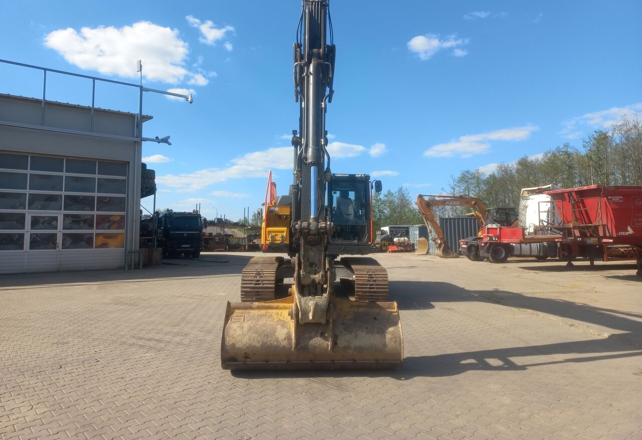 Volvo EC 220EL - Ekskavator perayap: gambar 2 Volvo EC 220EL - Ekskavator perayap: gambar 2