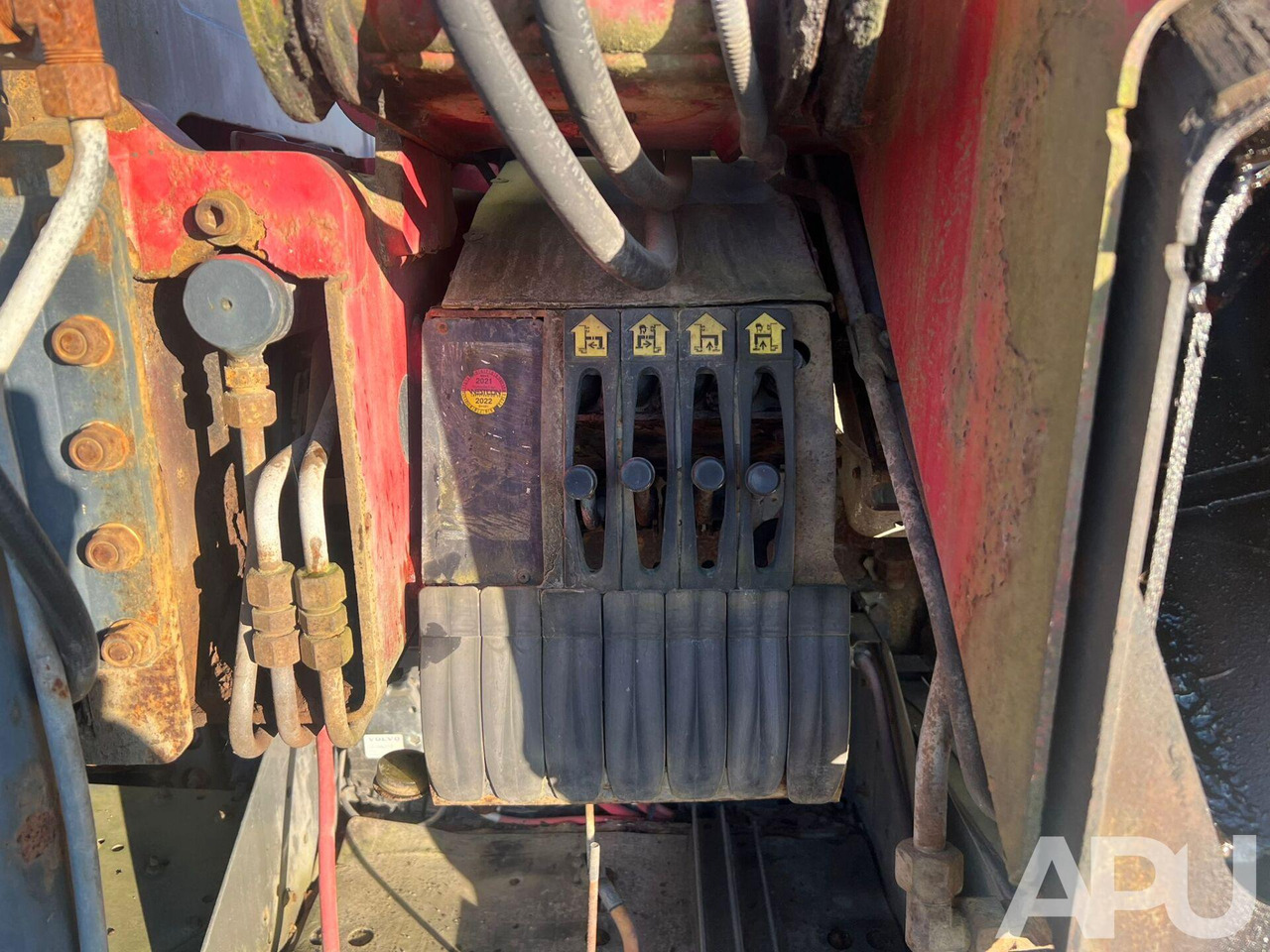 Truk flatbed, Truk derek Volvo FM12: gambar 13