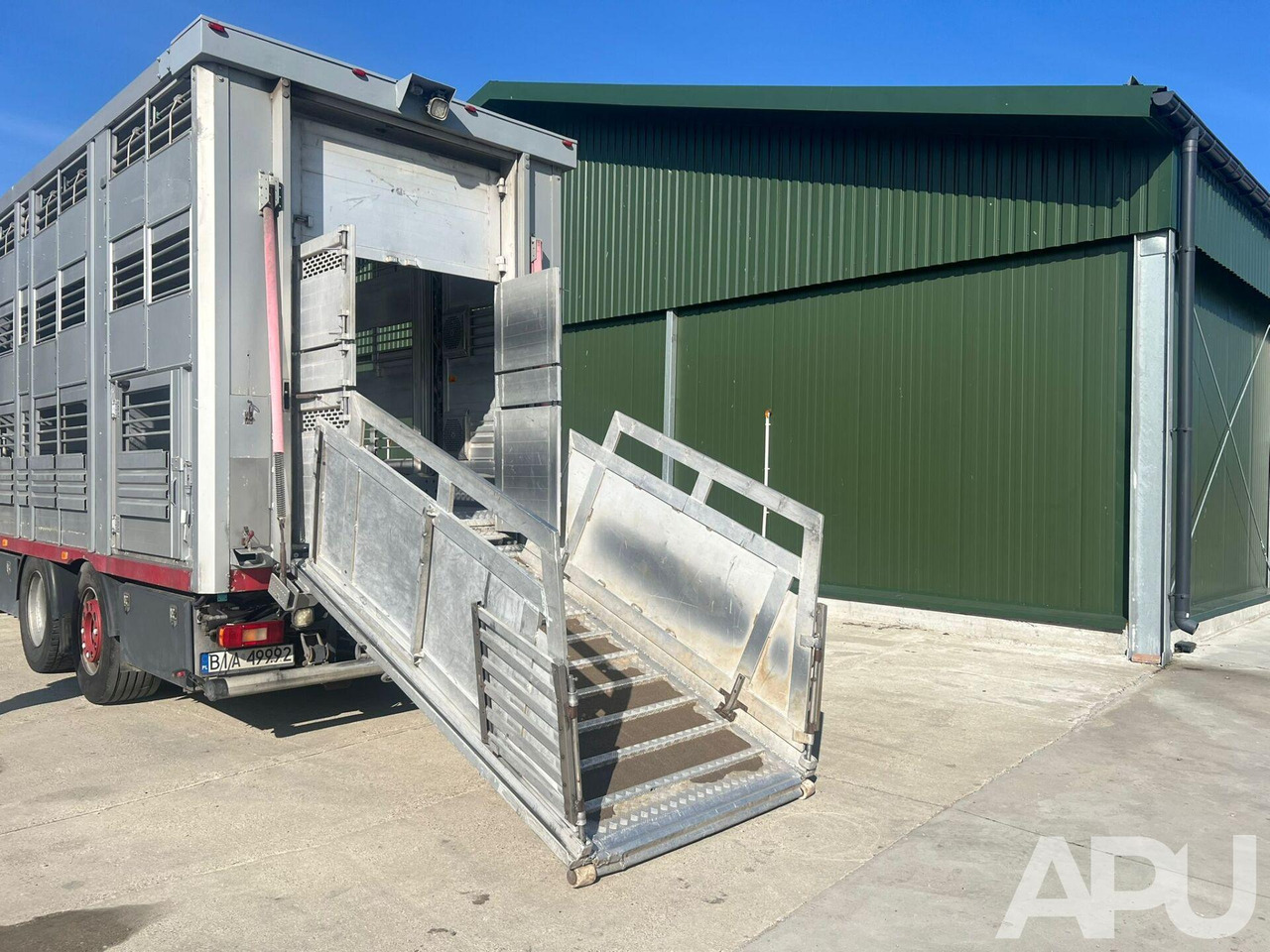 Truk pengangkut hewan Volvo Fm 410 DO PRZEWOZU BYDŁA: gambar 9 Truk pengangkut hewan Volvo Fm 410 DO PRZEWOZU BYDŁA: gambar 9