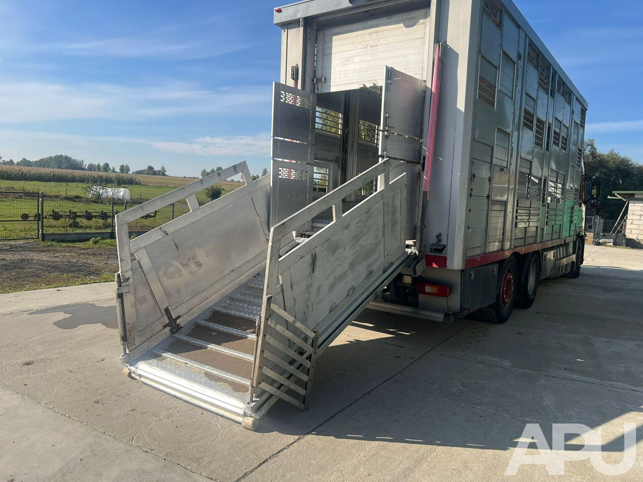 Truk pengangkut hewan Volvo Fm 410 DO PRZEWOZU BYDŁA: gambar 11 Truk pengangkut hewan Volvo Fm 410 DO PRZEWOZU BYDŁA: gambar 11