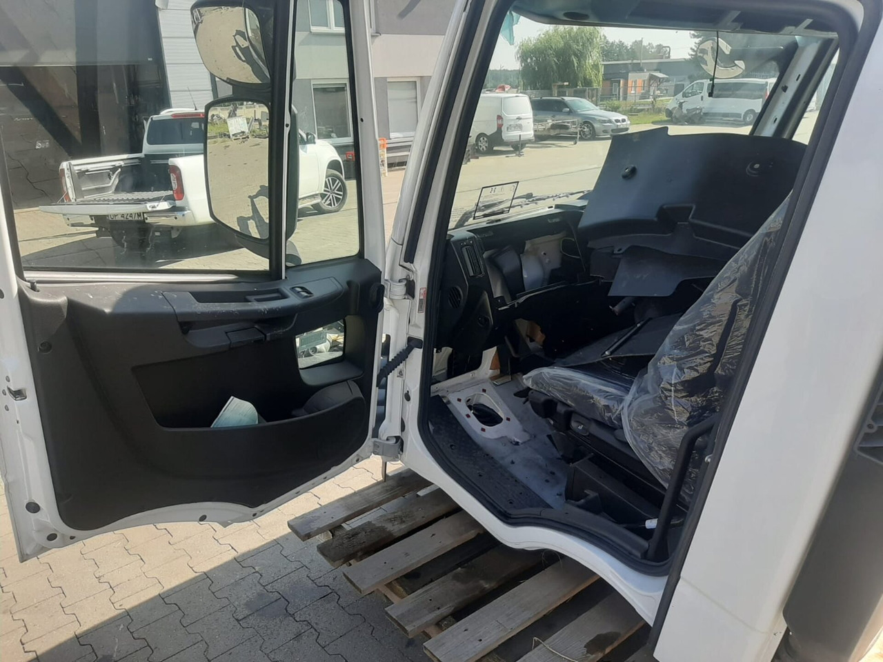 IVECO EUROCARGO 150-280 EURO 5-6 CABIN 4X2 NEW AUTOMATIC 000135A - Kabin untuk Truk: gambar 3 IVECO EUROCARGO 150-280 EURO 5-6 CABIN 4X2 NEW AUTOMATIC 000135A - Kabin untuk Truk: gambar 3