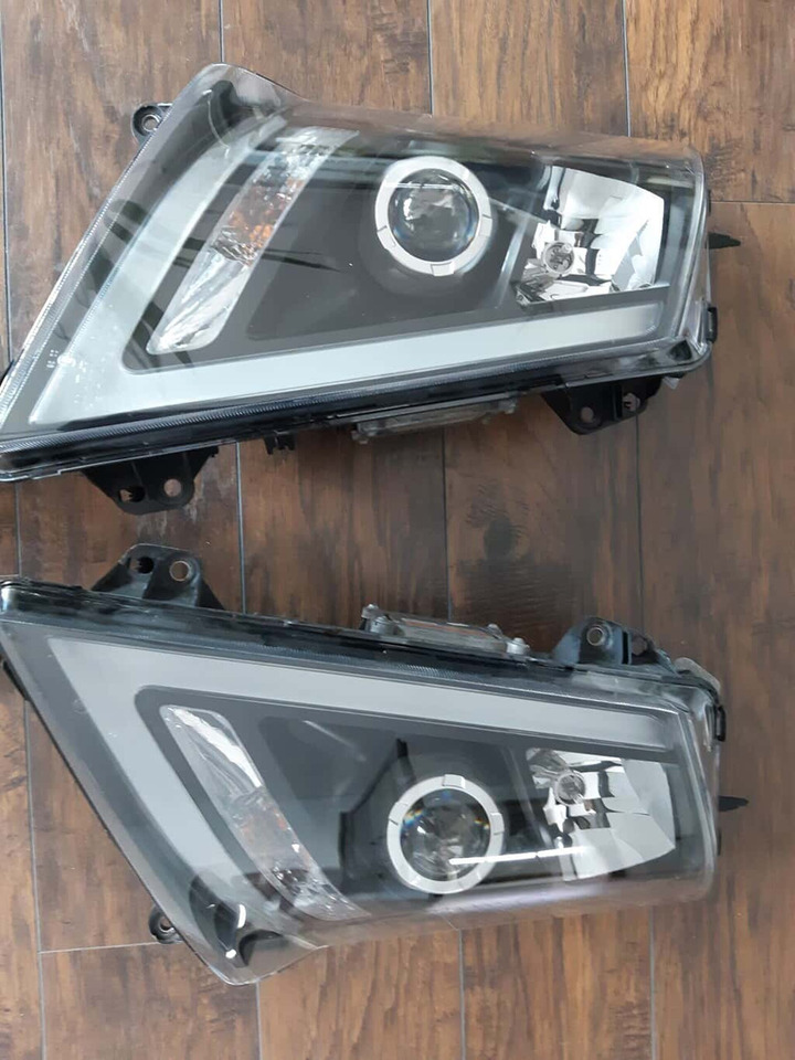 VOLVO FH4 XENON KOPLAMP RE 21221145U/LI 21221146U FH16 LOOK - Lampu depan untuk Truk: gambar 1 VOLVO FH4 XENON KOPLAMP RE 21221145U/LI 21221146U FH16 LOOK - Lampu depan untuk Truk: gambar 1
