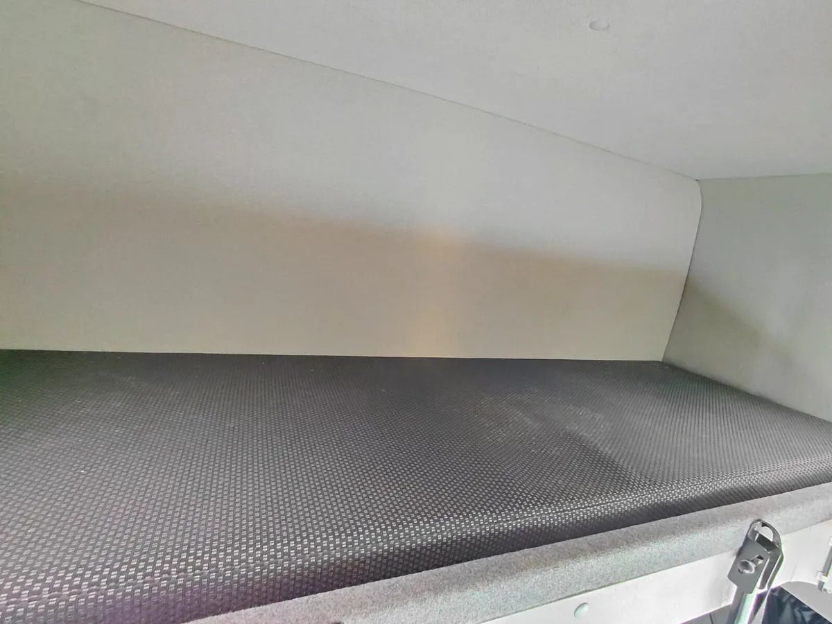 2017 Renault D12 4×2 Double Sleeper Curtainsider - Truk dengan terpal samping: gambar 2 2017 Renault D12 4×2 Double Sleeper Curtainsider - Truk dengan terpal samping: gambar 2